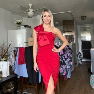 Red Size 4 Straight Gown by Lavish Alice